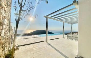 Très belle villa moderne de luxe située à Syros