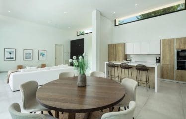 Très belle villa moderne située à Estepona