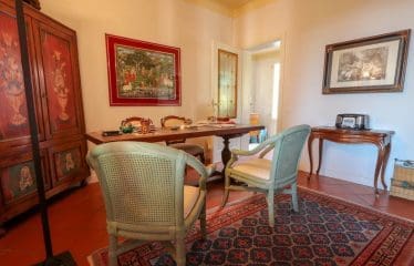 Villa located in a panoramic position with views of the Tuscan countryside