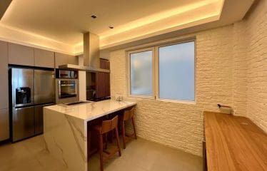 Beautiful renovated apartment with sea view and balcony in Ipanema