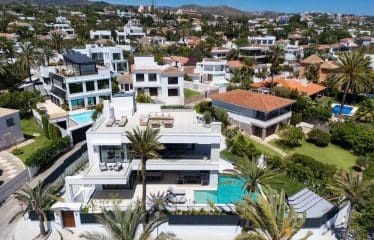 MERVEILLEUSE VILLA À DEUX PAS DE L&rsquo;EBACH À MARBELLA EST