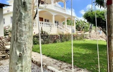 Très belle villa située dans un endroit calme à Cabrera
