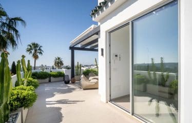 SUPERBE MAISON DE VILLE AVEC UNE VUE INCROYABLE SUR LA MONTAGNE ET LA MER