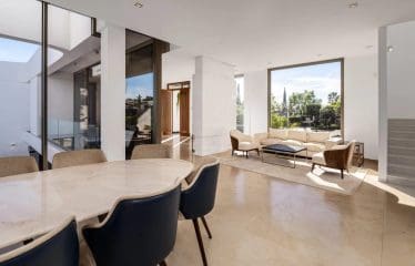 VILLA DE LUXE CONTEMPORAINE EN PREMIÈRE LIGNE DE GOLF AVEC UN PANORAMIQUE IMPRENABLE, LOS FLAMINGOS, BENAHAVIS