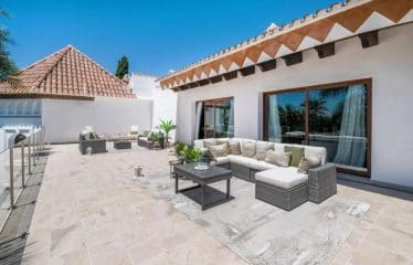 Villa exceptionnelle est située dans la magnifique Atalaya de Rio Verde