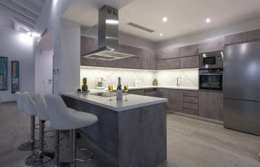 MAGNIFIQUE VILLA Vues spectaculaires sur la ville de Porto Cheli,