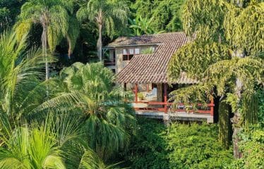 Maison idyllique au bord de l&rsquo;eau avec jetée à Paraty