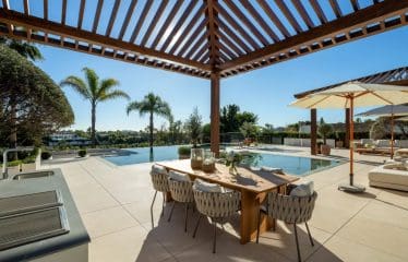 SUPERBE VILLA DE GOLF EN PREMIÈRE LIGNE AVEC VUES INCROYABLES