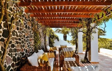 Splendide villa avec vue mer située à Santorin
