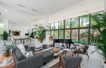 Villa exceptionnelle est située dans la magnifique Atalaya de Rio Verde