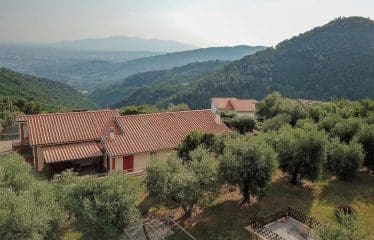 Villa located in a panoramic position with views of the Tuscan countryside