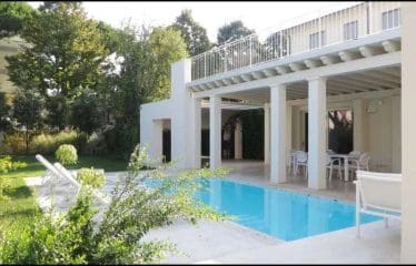 Très belle villa moderne située à Pietrasanta