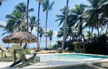 Splendide villa située en bord de mer à Cabrera