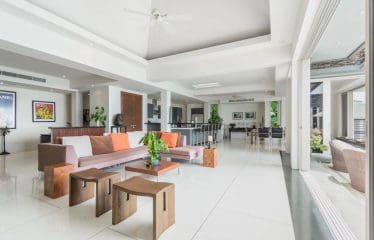 Très belle villa qui offre une vue imprenable sur la mer