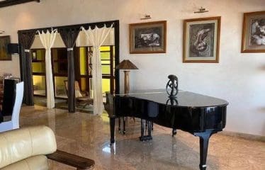 Somptueuse propriété pieds dans l&rsquo; eau vue mer époustouflante .                     Commune à Tahiti, Polynésie française