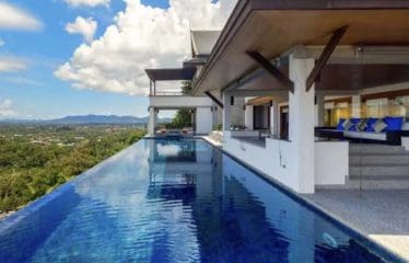 Splendida villa arroccata in una tenuta di lusso situata a Surin