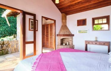 Maison idyllique au bord de l&rsquo;eau avec jetée à Paraty