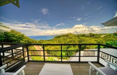 Très belle villa nichée au sommet des collines