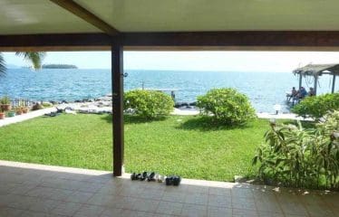 Maison bord de mer Raiatea + ponton et petit ilot