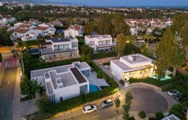 Très belle villa moderne située à Estepona