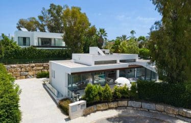 Très belle villa moderne située à Estepona