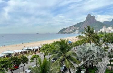 Beautiful renovated apartment with sea view and balcony in Ipanema