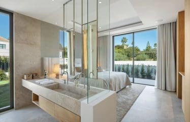 SUPERBE VILLA DE GOLF EN PREMIÈRE LIGNE AVEC VUES INCROYABLES