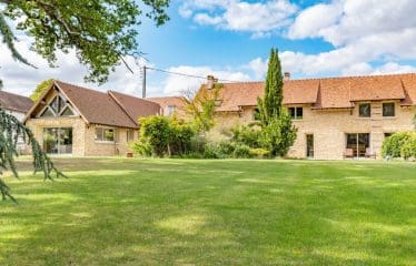 Adainville   PROPRIÉTÉ EXCEPTIONNELLE AVEC PISCINE COUVERTE .