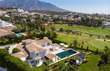EXCEPTIONNELLE VILLA DE GOLF EN PREMIÈRE LIGNE À NUEVA ANDALUCIA