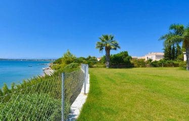 Beautiful imposing villa with stunning sea views