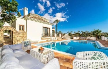 Splendide manoir de style méditerranéen avec une vue imprenable situé à Paraiso Alto