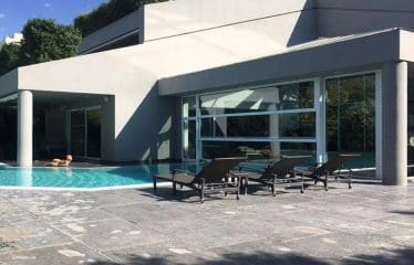 Très belle villa moderne de luxe située à Glyfada