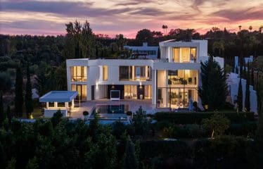 VILLA DE LUXE CONTEMPORAINE EN PREMIÈRE LIGNE DE GOLF AVEC UN PANORAMIQUE IMPRENABLE, LOS FLAMINGOS, BENAHAVIS