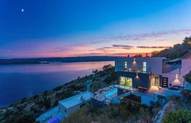 Très belle Villa en pierre située dans le quartier Omis