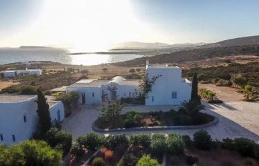 Très belle villa de luxe avec une vue imprenable sur la mer située à Paros