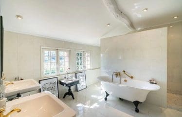 Luxueux Mas en pierre du 18ème siècle avec piscine chauffée – Propriété unique à Biot