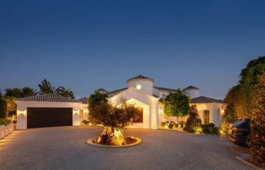 EXCEPTIONNELLE VILLA DE GOLF EN PREMIÈRE LIGNE À NUEVA ANDALUCIA