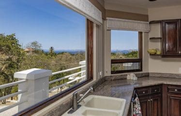 Grande villa avec une vue sur l&rsquo;océan située à Ocotal