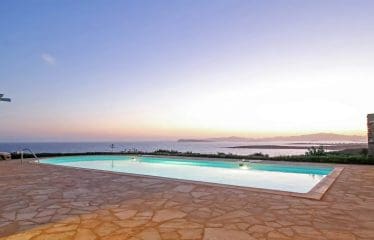 Très belle villa de luxe avec une vue imprenable sur la mer située à Paros