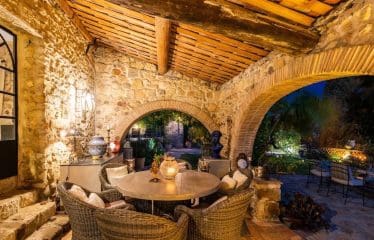 Luxueux Mas en pierre du 18ème siècle avec piscine chauffée – Propriété unique à Biot