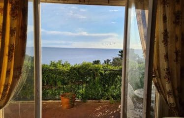 Belle propriété sur 2 niveaux vue mer époustouflante accès direct plage .