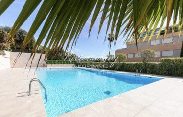 Villefranche-sur-Mer – Magnifique appartement 3P avec vue mer, piscine, parking et cave