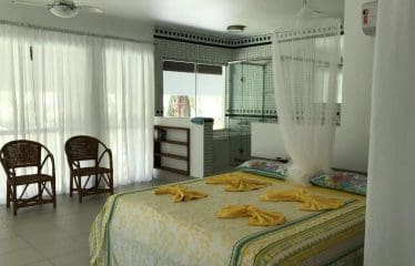 Spectaculaire villa contemporaine offrant de magnifiques vues sur la mer .