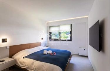 Villefranche-sur-Mer – Magnifique appartement 3P avec vue mer, piscine, parking et cave