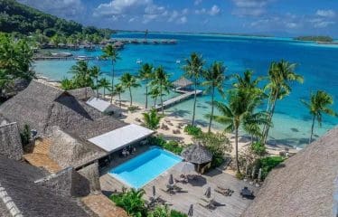 Magnifique  Hôtel  pieds dans l eau sur Bora Bora