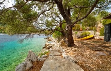 Villa en bord de mer avec amarrage privé