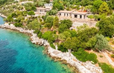 Villa en bord de mer avec amarrage privé