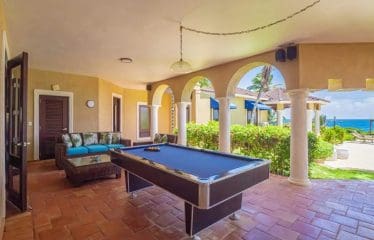 Luxueusement chic avec une vue imprenable sur l&rsquo;océan