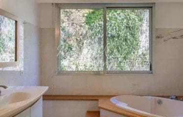 Alpes Maritimes (06) Villefranche-Sur-Mer, 4 Pieces, garage, 2 caves