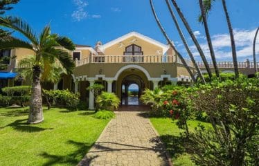 Luxueusement chic avec une vue imprenable sur l&rsquo;océan